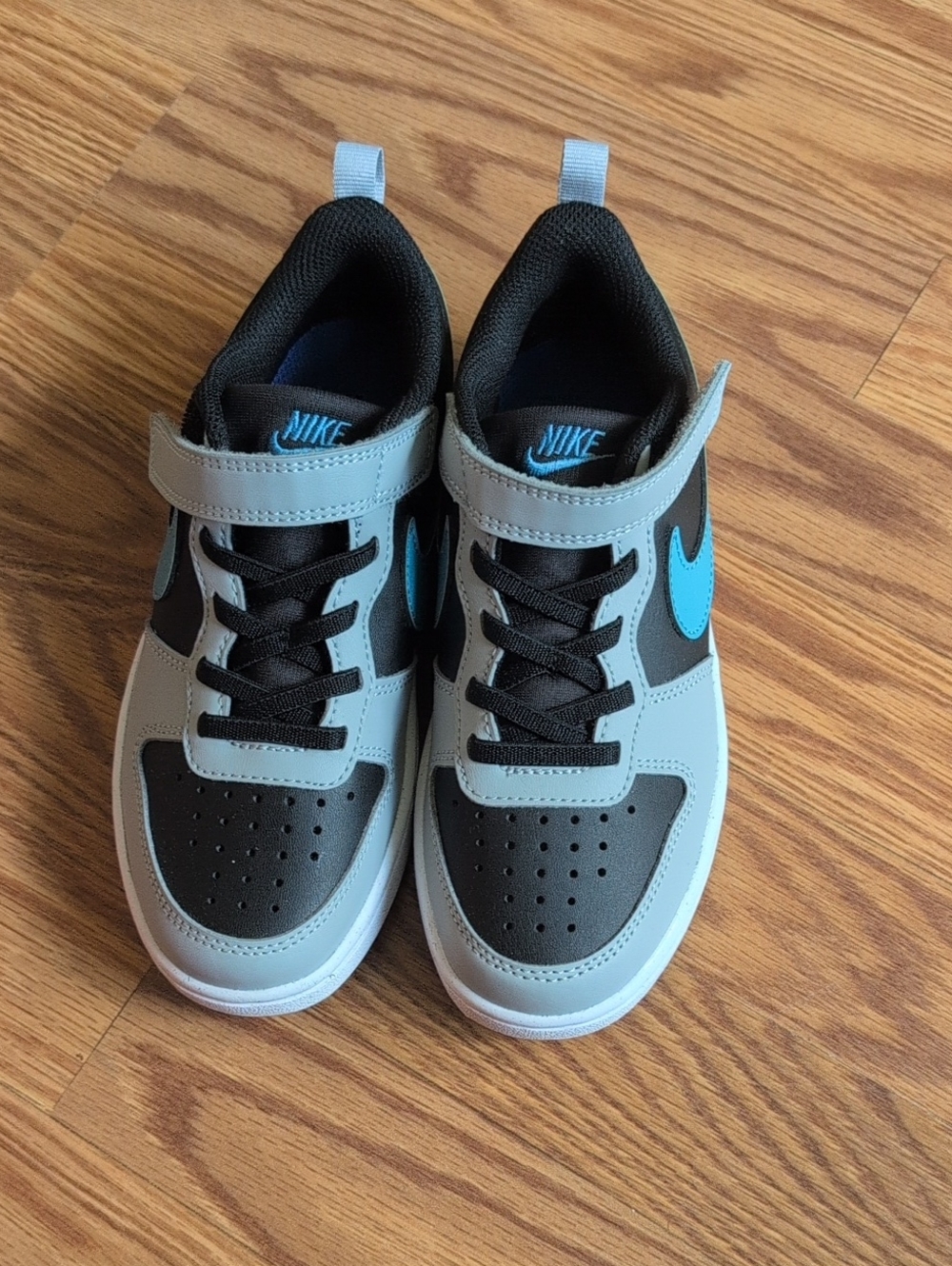 Nike Kids Black and Light Blue Low-Top Sneakers